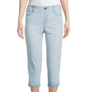 Time and Tru Women's Mid Rise Relaxed Fit Pull-On Denim Capris